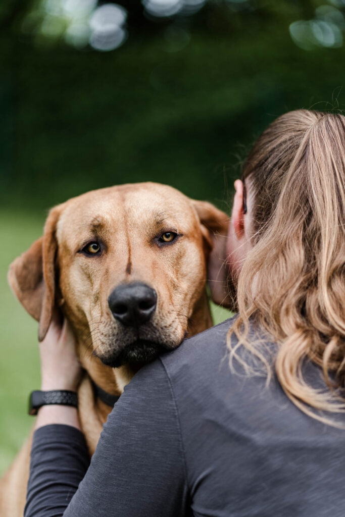 Hundetrainerin Meike und ein Hund